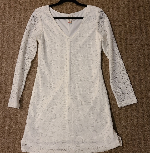 BEAUTIFUL LACE LONGSLEEVE DRESS - Picture 1 of 2